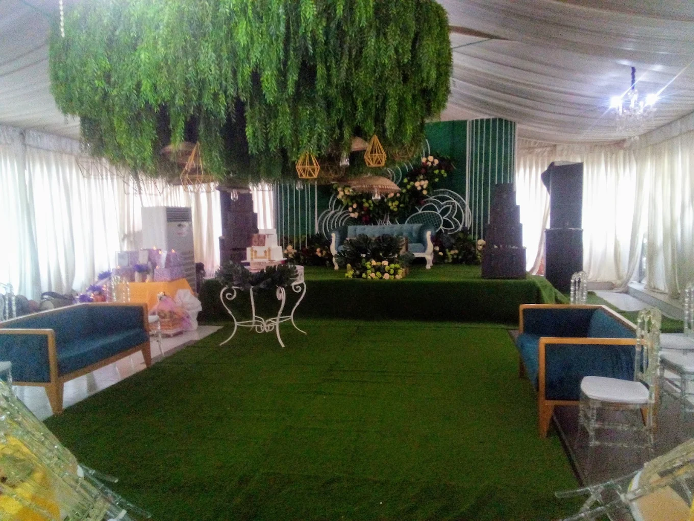 Mini Hall