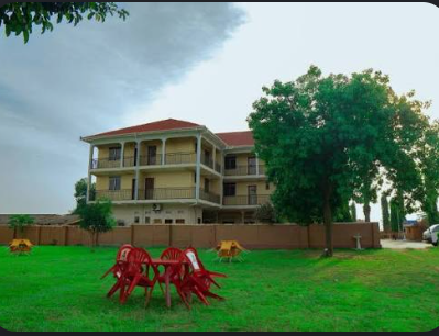 Akello Hotel Main Gardens