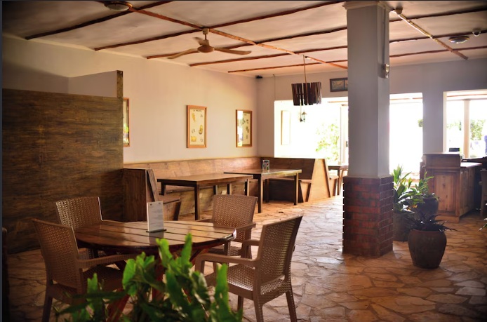 Restaurant & Dining Area
