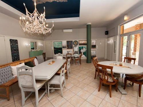 Retro Entertainment Area & Restaurant Lounge