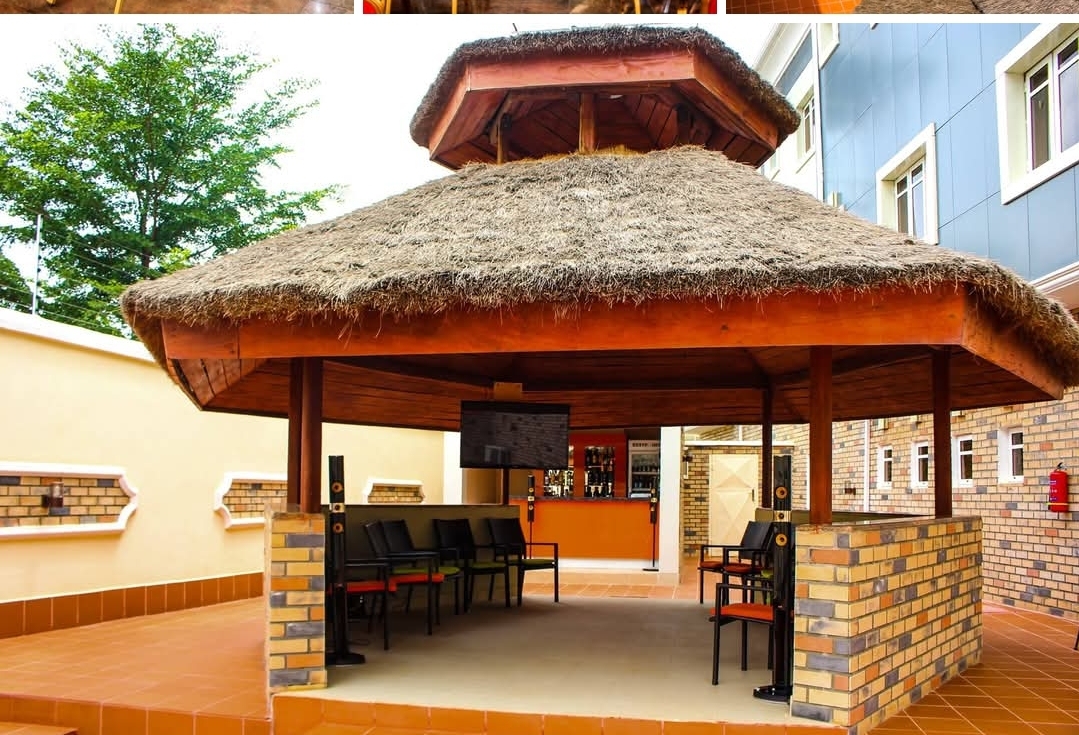 Outdoor Hut Lounge