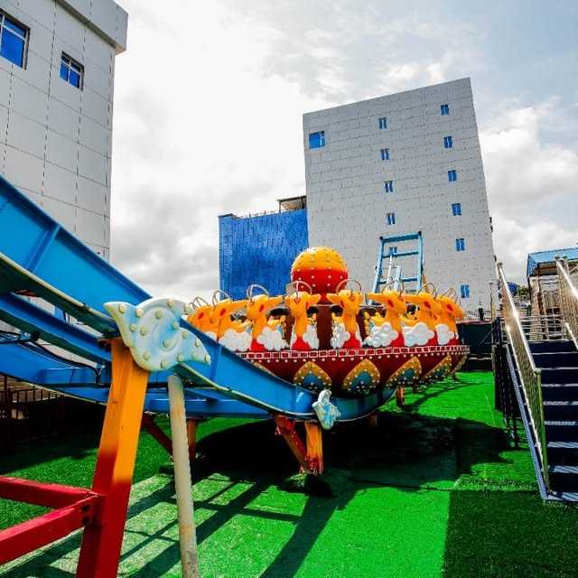 Amusement Park & Outdoor Grounds