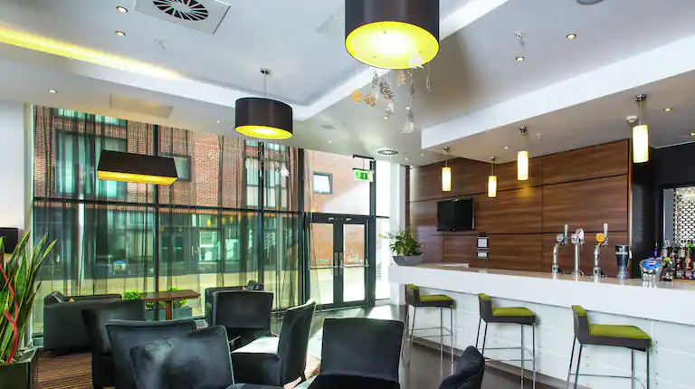 The Hub Bar & Lounge