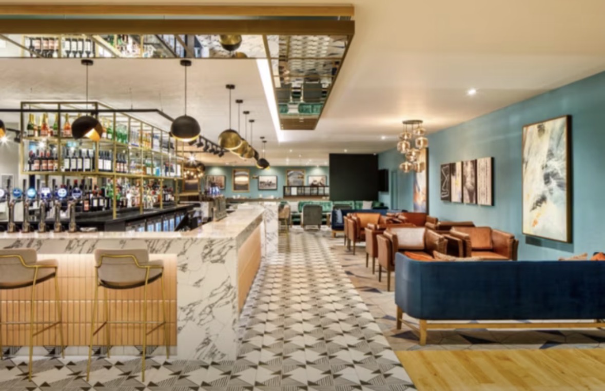 Bar & Lounge