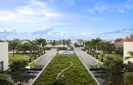 Flame Tree Lounge & Outdoor Garden Terrace
