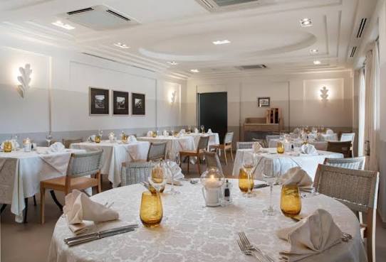 Organic Restaurant Dining Room
