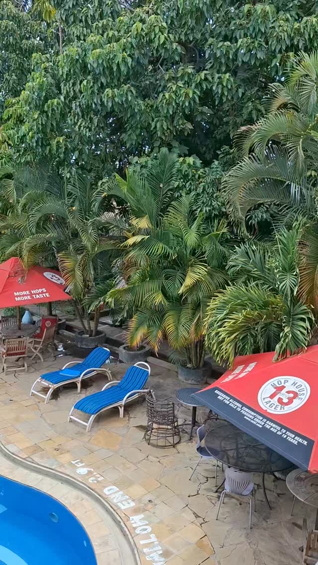 Poolside Lounge