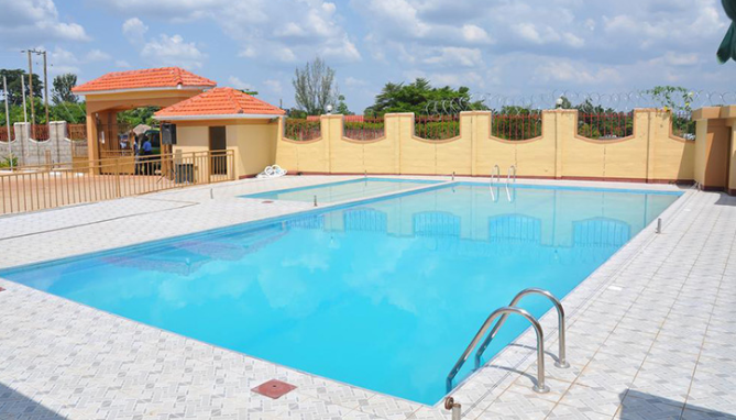 Poolside Lounge