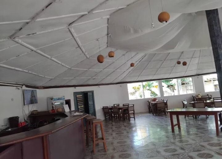 On-Site Restaurant & Cocktail Lounge