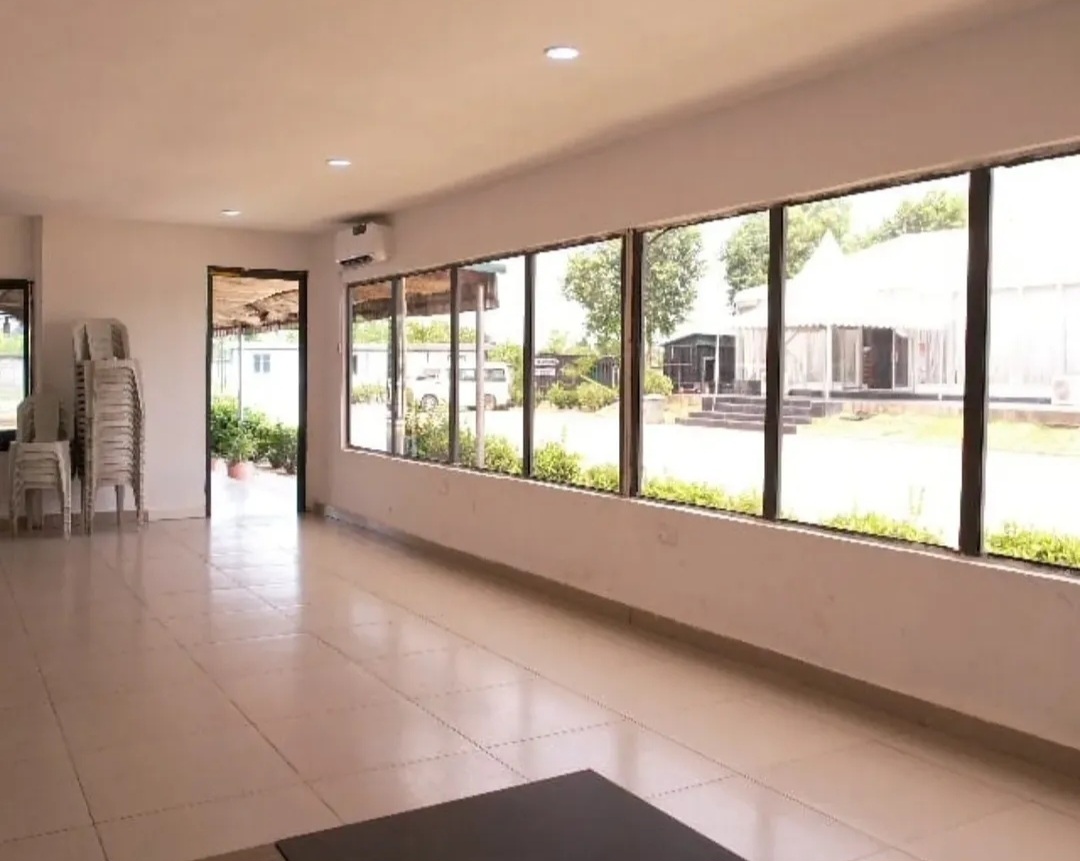 Mini Hall