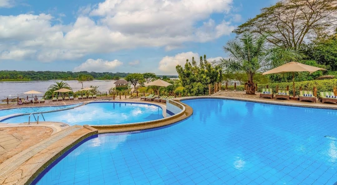 Swimming Pool & Poolside Area
