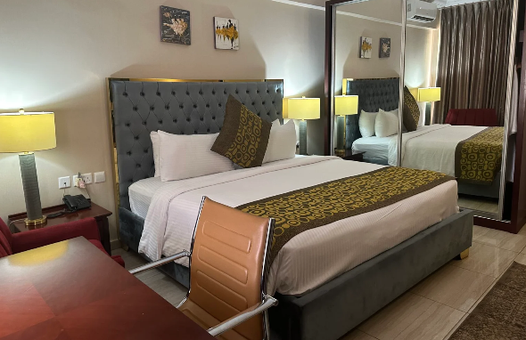 Royal Nick Hotel & Event Center 4