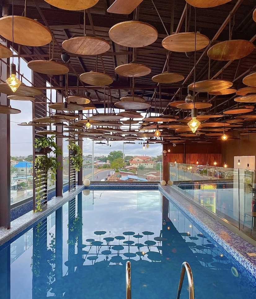 Poolside Terrace & Outdoor Lounge