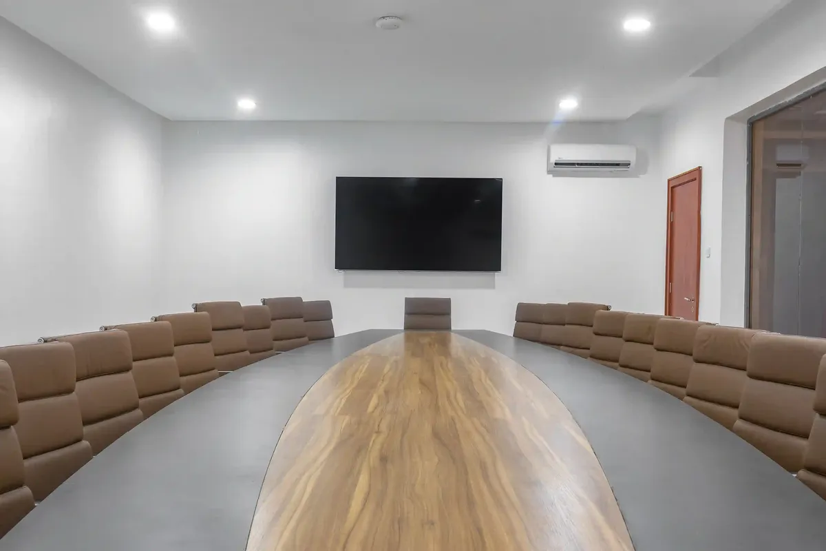 Earl Edmund (Mini Boardroom)