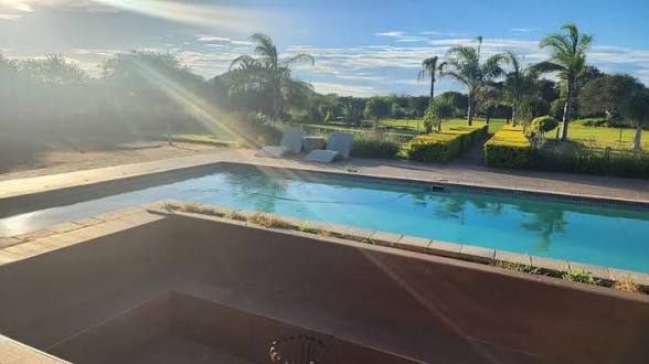 Poolside Lapa & Chalet Lounge