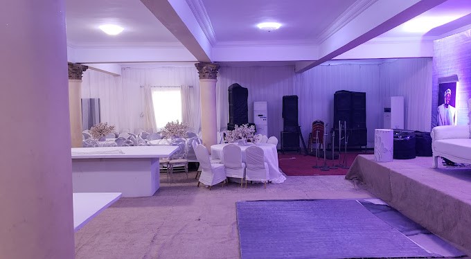 Mini Hall
