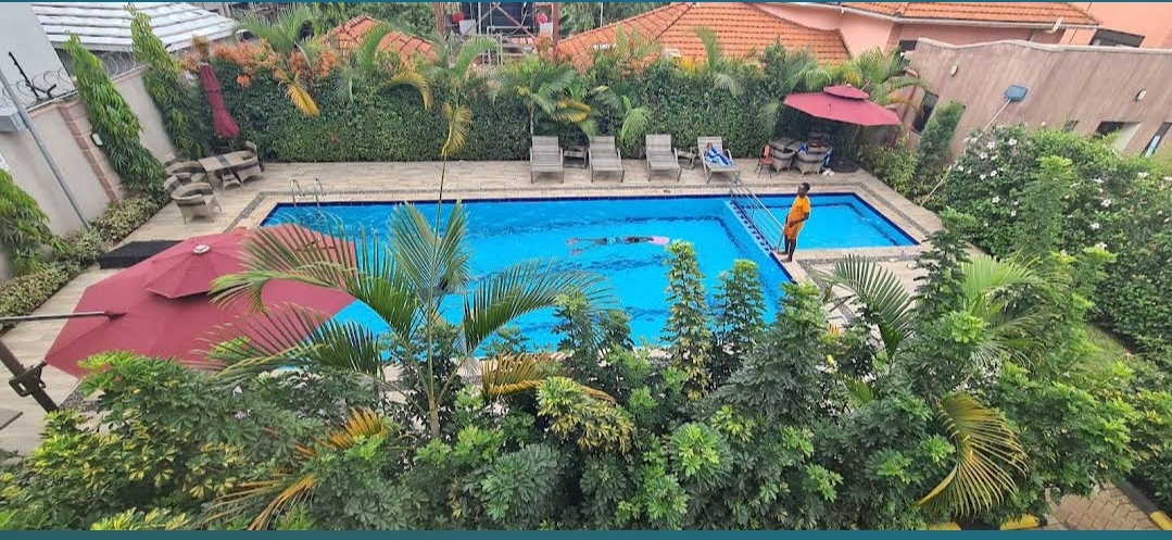 Poolside Lounge