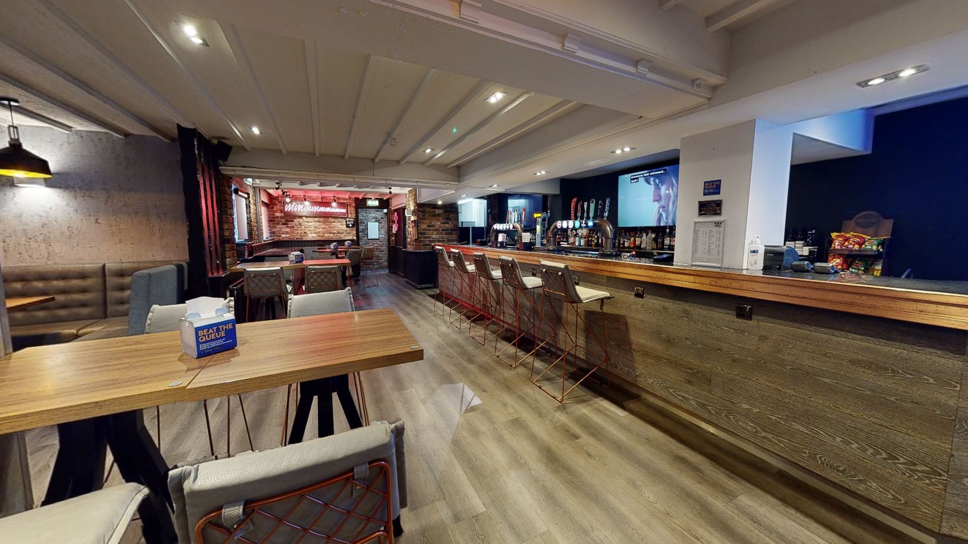 Lounge & Bar