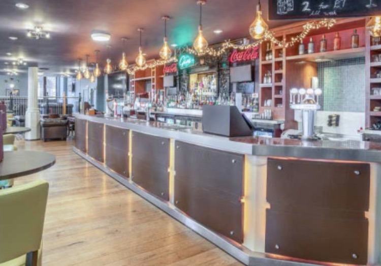 Bar & Lounge