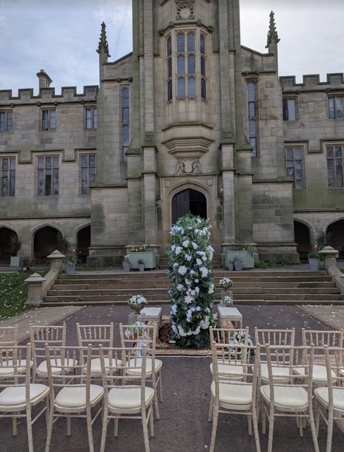 The Landscaped Courtyard & Gardens
