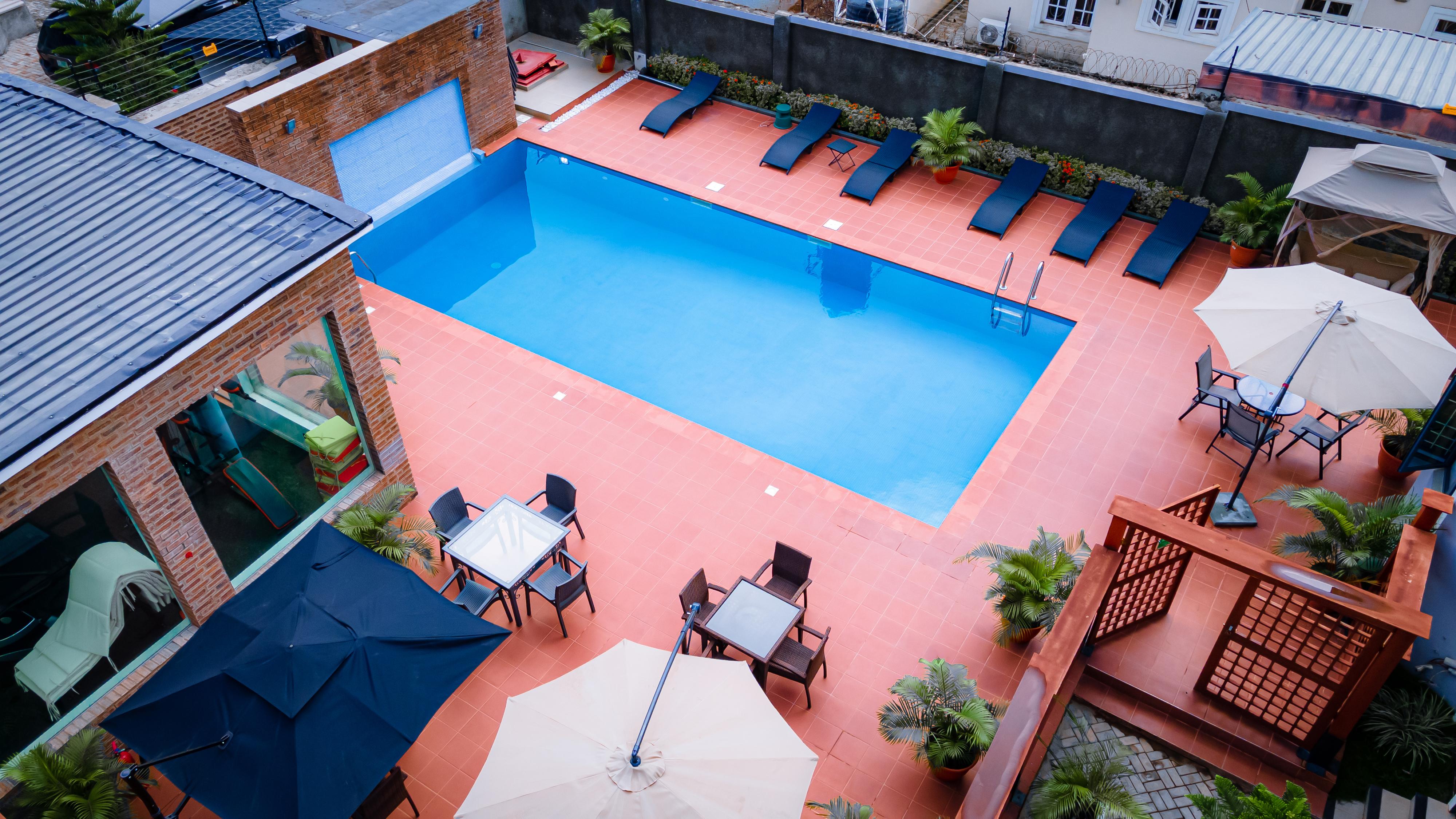 D'Stolz Villa & Hospitality 4