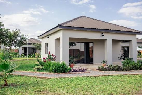 Open Estate Grounds & Lawns