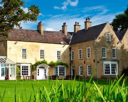 Stables Pub & Courtyard