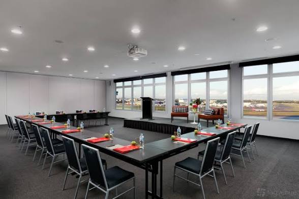 Dreamliner Hotel Conference Center 3