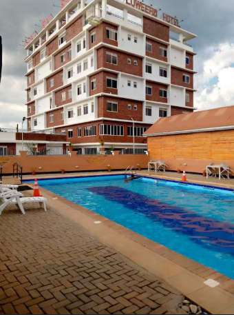 Swimming Pool & Poolside Area