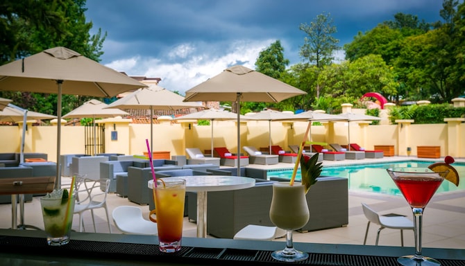 Pool Bar