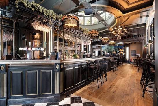 Restaurant / Bar