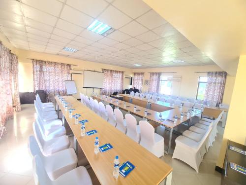 Dolphin Hotel & Restaurant 3