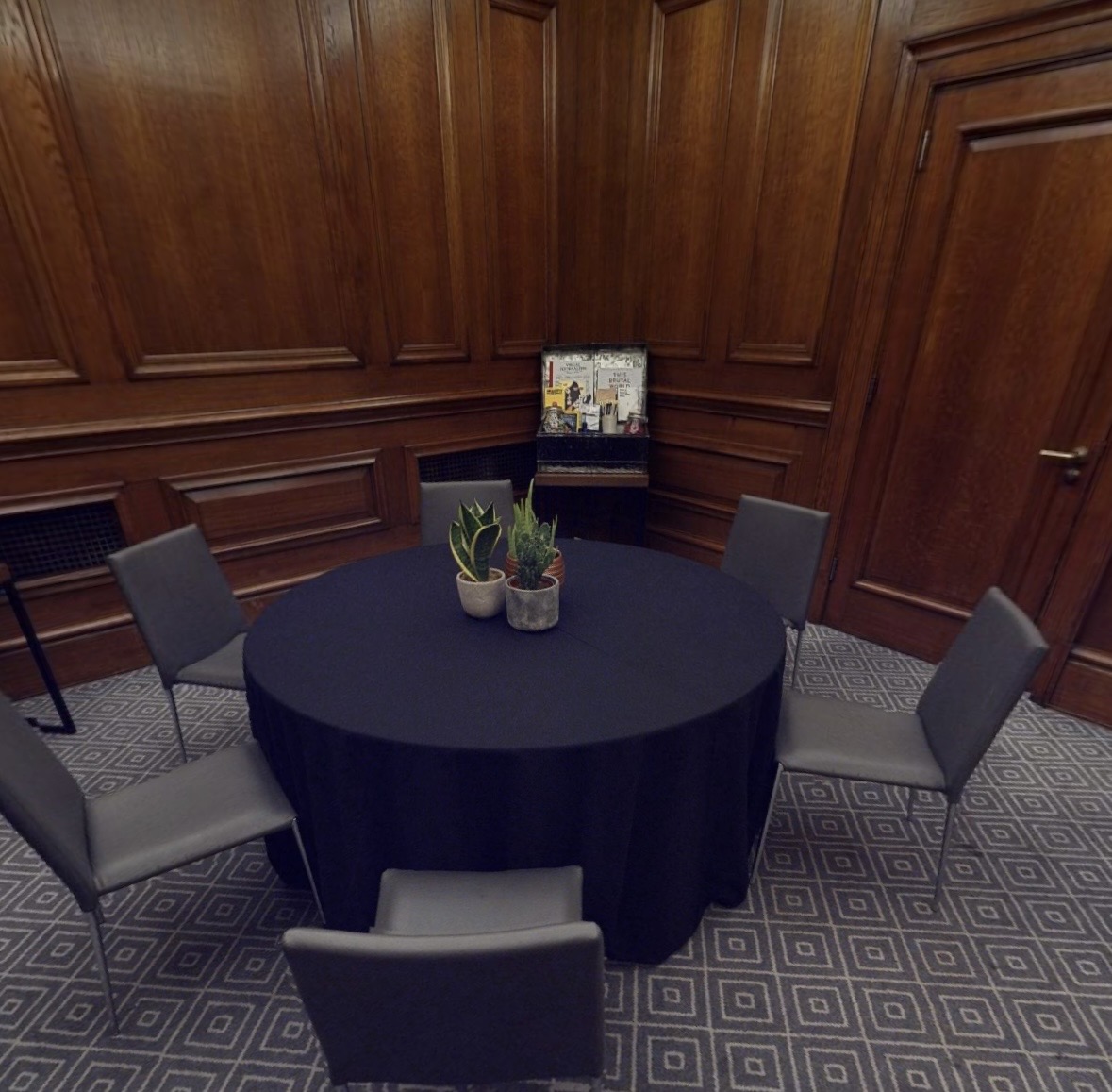 Oak Lounge