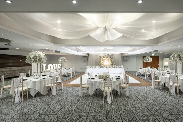 Holiday Inn Manchester - Oldham / Smokies Park Hotel 3