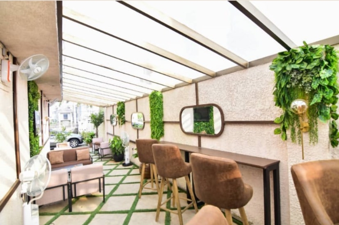 Indoor Lounge & Bar