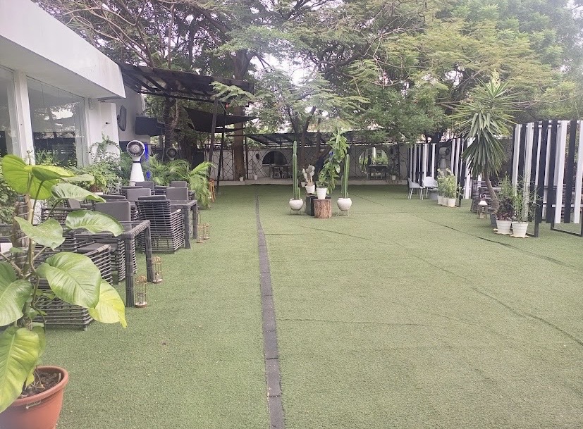 Ohlala Cafe 2