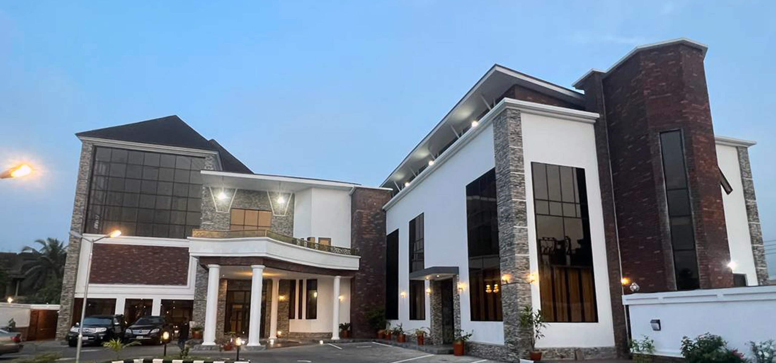 Sparklyn Hotels & Suites