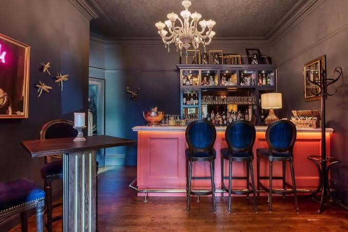 The Bar & Resident Lounges