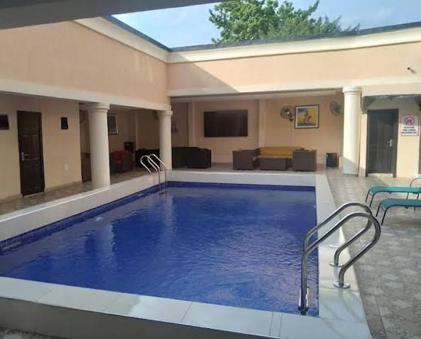 Alfresco Poolside Lounge