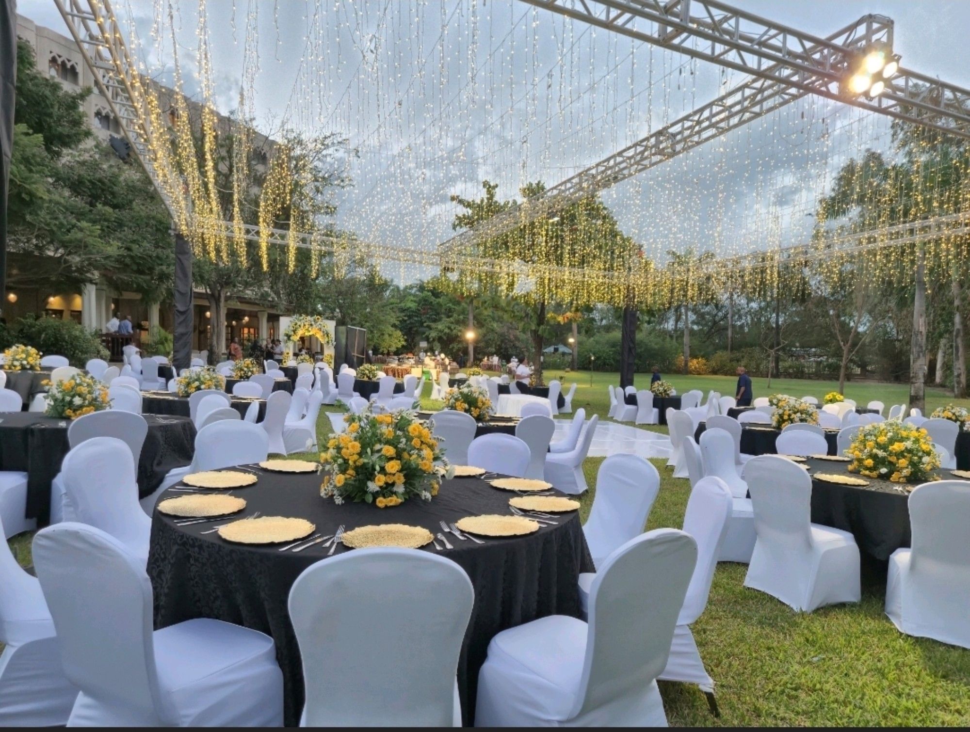 Outdoor Palm Gardens & Lawn