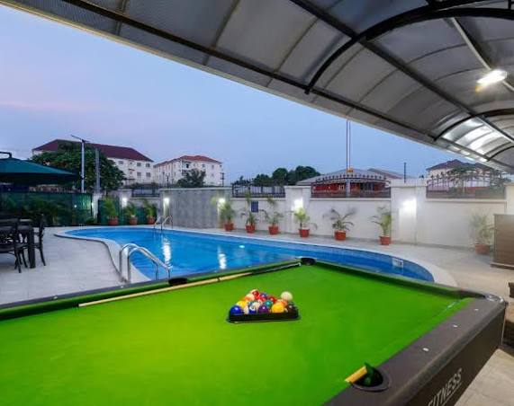 Outdoor Bar & Poolside Lounge