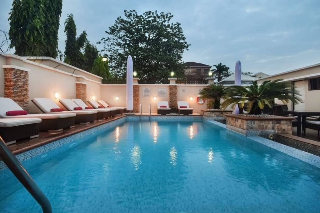 Poolside Lounge