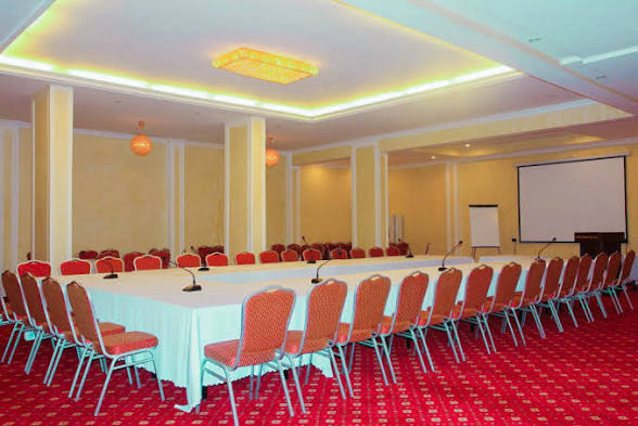 Dreamliner Hotel Conference Center 5