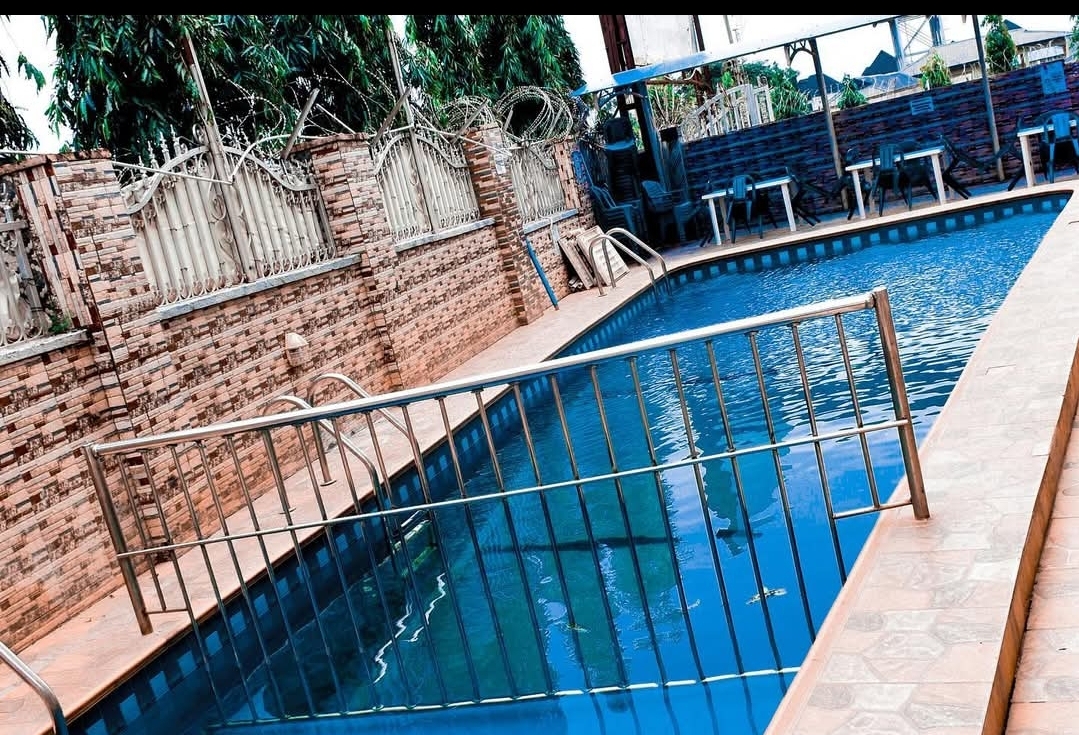 Poolside Lounge
