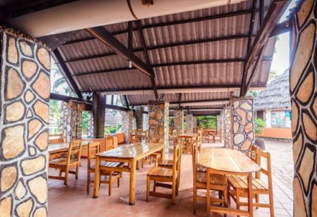 Restaurant & Bar