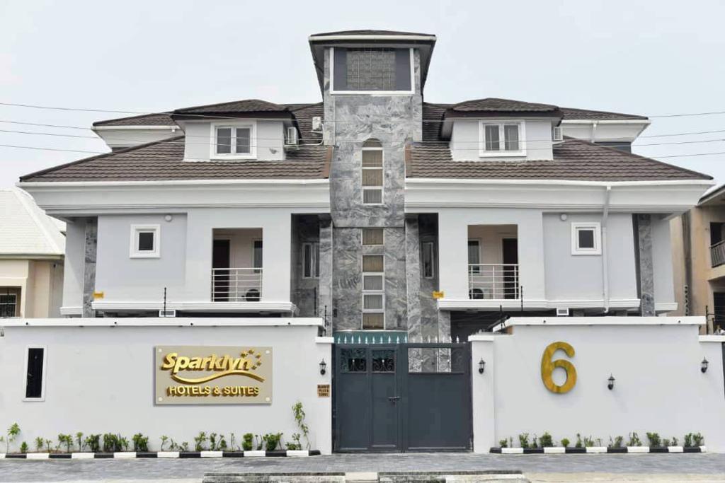 Sparklyn Hotels & Suites 2