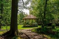 Lakeside Gazebo & Open-Air Lawns