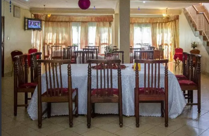 Restaurant & Dining Area